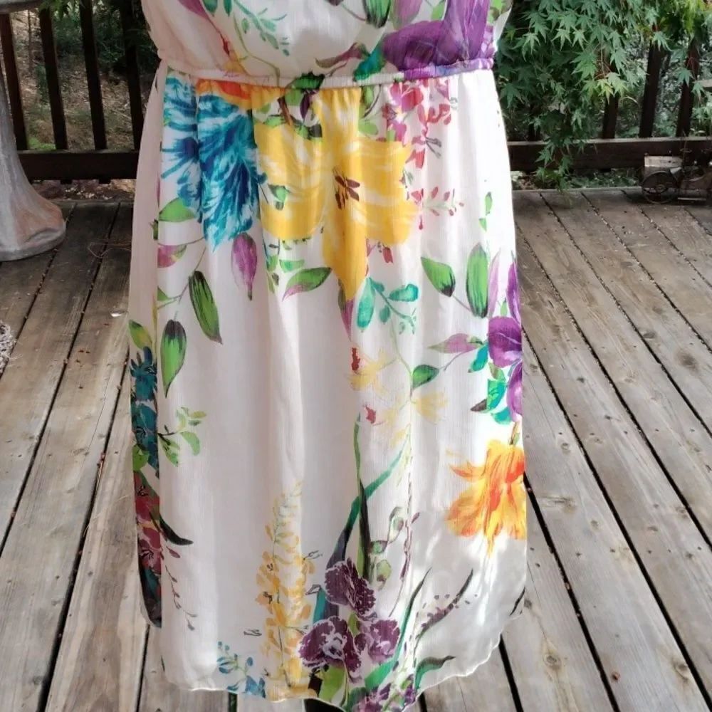 Old Navy Spring and Summer Dress - Picture 3 of 12